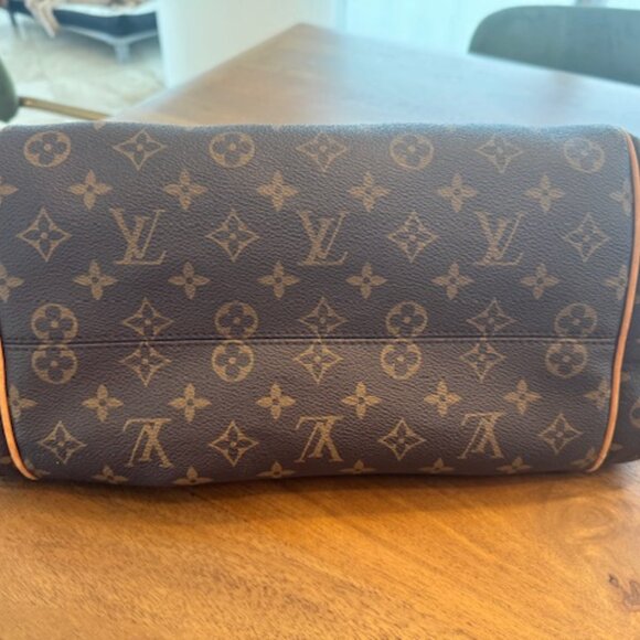 Louis Vuitton Totally MM Tote Bag - Picture 8 of 13